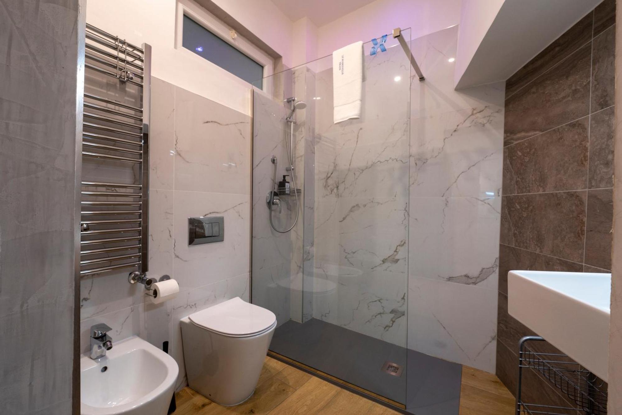 Vischi Apartment Trani By Le Marinelle Loc Turistica Luaran gambar